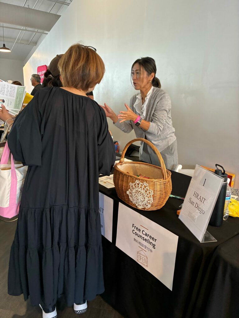 サンディエゴの地元イベントでキャリア相談・人材採用相談を受けているHRAIT San Diegoエリア専門リクルーター