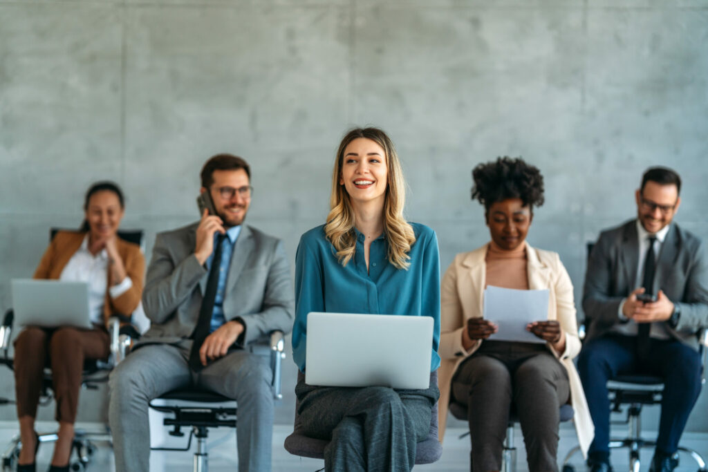 HRAIT(ハライト)でリクルーターにサポートを受けながらアメリカで仕事探し・就職・転職活動をし、アメリカの日系企業などの求人に応募して選ばれる求職者