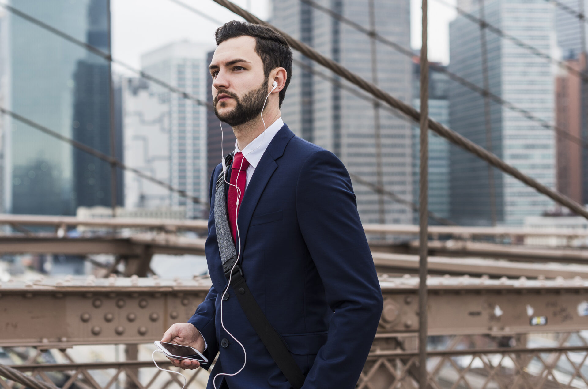 usa-new-york-city-businessman-with-cell-phone